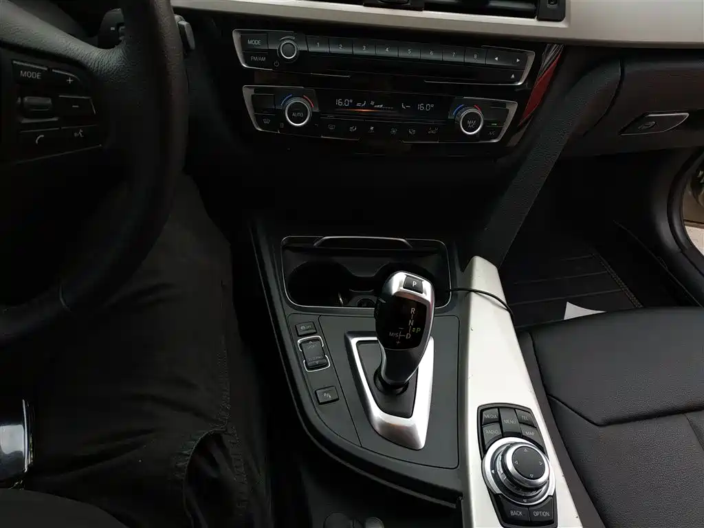 BMW 3 Series 2016 — фото 14
