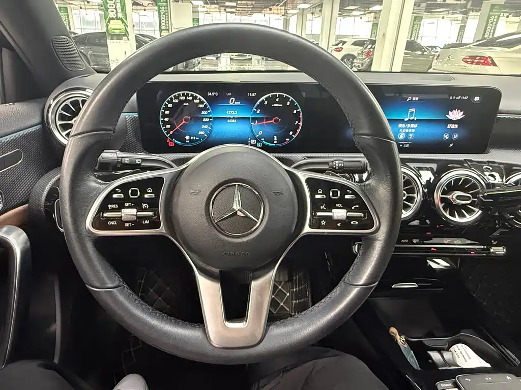 Mercedes-Benz A-Class 2020 — фото 14
