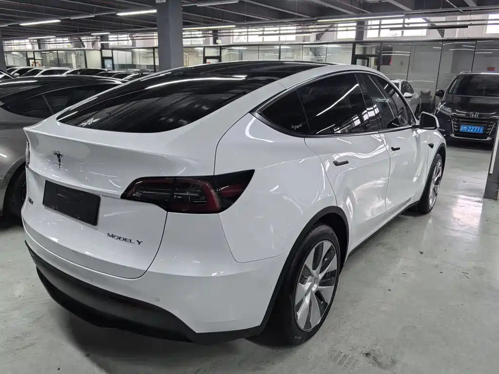 Tesla Model Y 2022 — фото 9