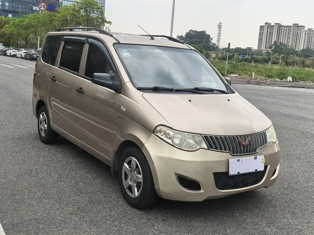 Wuling Hongguang 2015 — фото 3