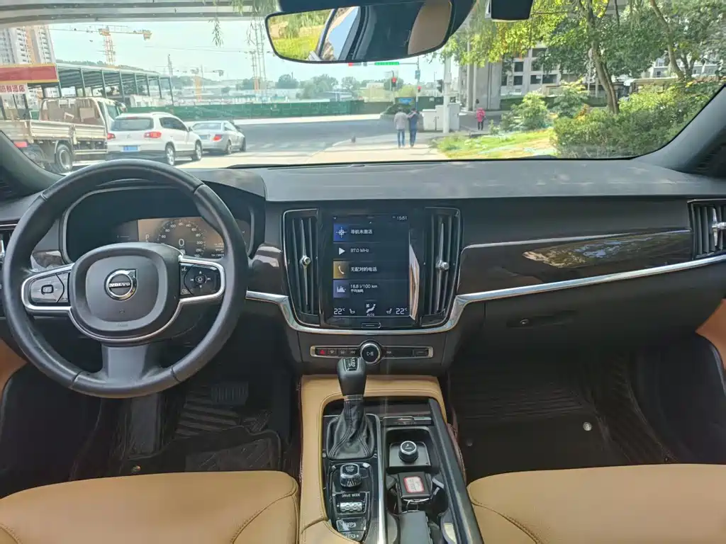 Volvo S90 2018 — фото 12