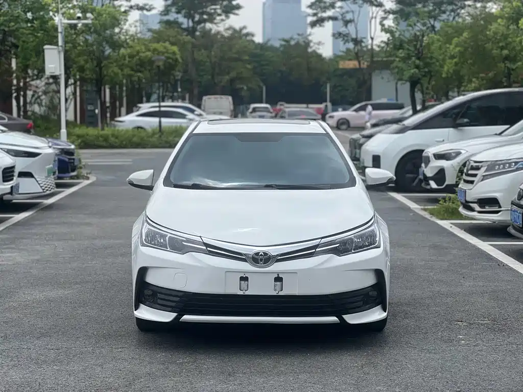 Toyota Corolla 2018 — фото 2