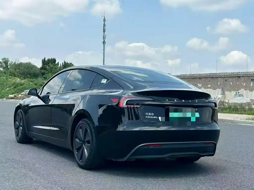 Tesla Model 3 2024 — фото 9