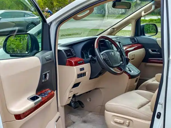 Toyota Alphard 2010