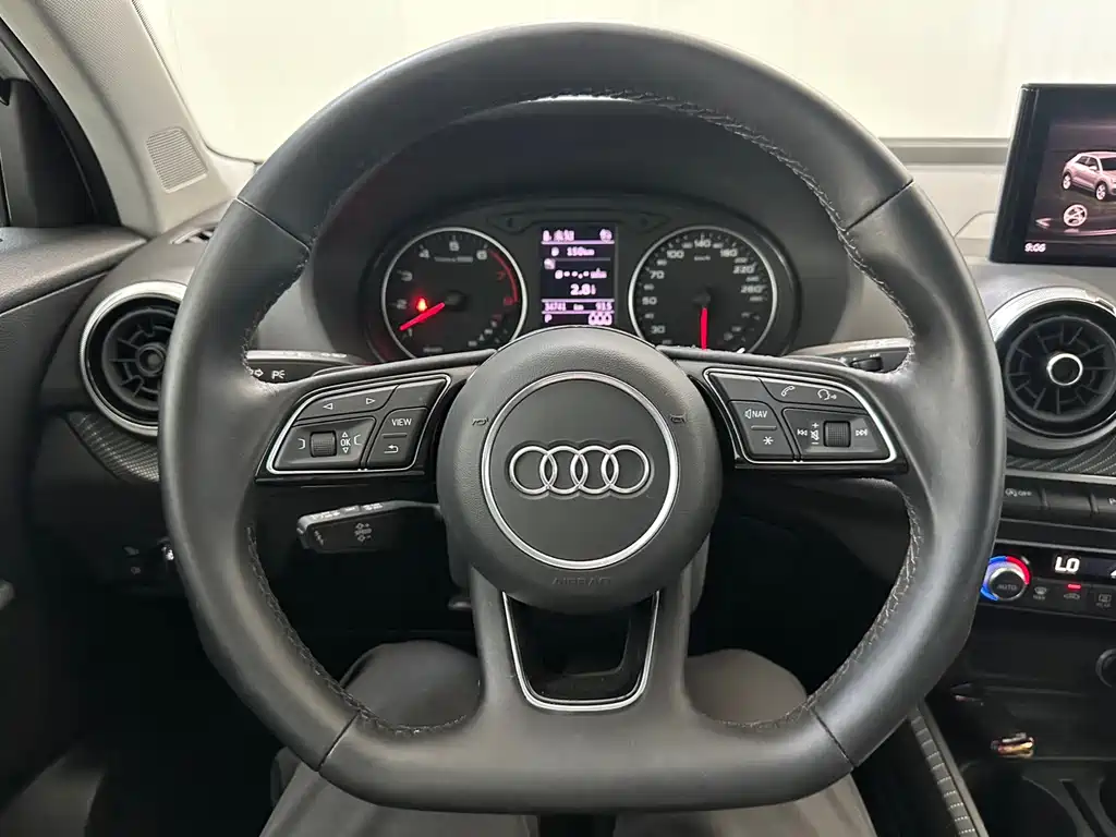 Audi Q2L 2022 — фото 14