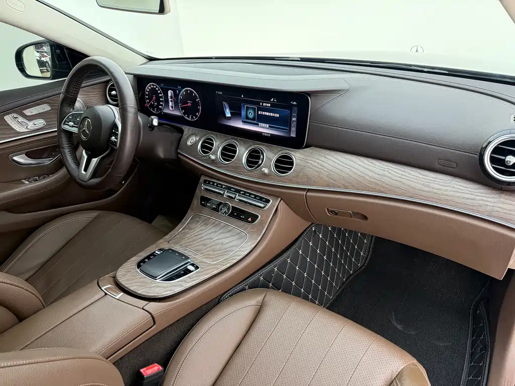 Mercedes-Benz E-Class 2019 — фото 15