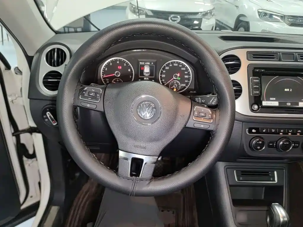 Volkswagen Tiguan 2015 — фото 11