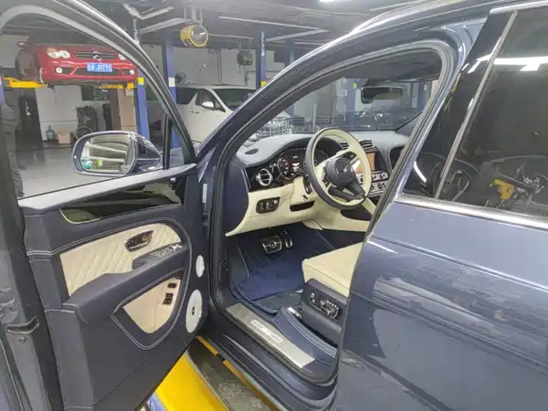 Bentley Bentayga 2023
