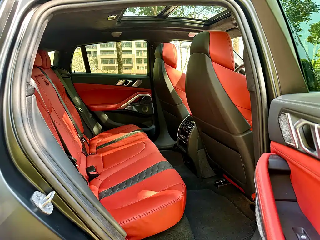 BMW X6 M 2025 — фото 15