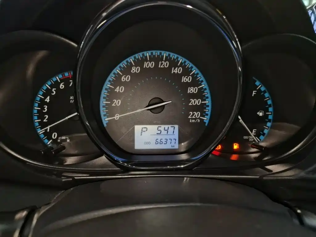 Toyota Yaris L 2017 — фото 12