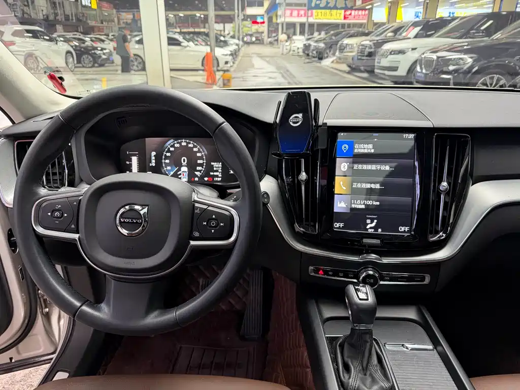 Volvo XC60 2020 — фото 13