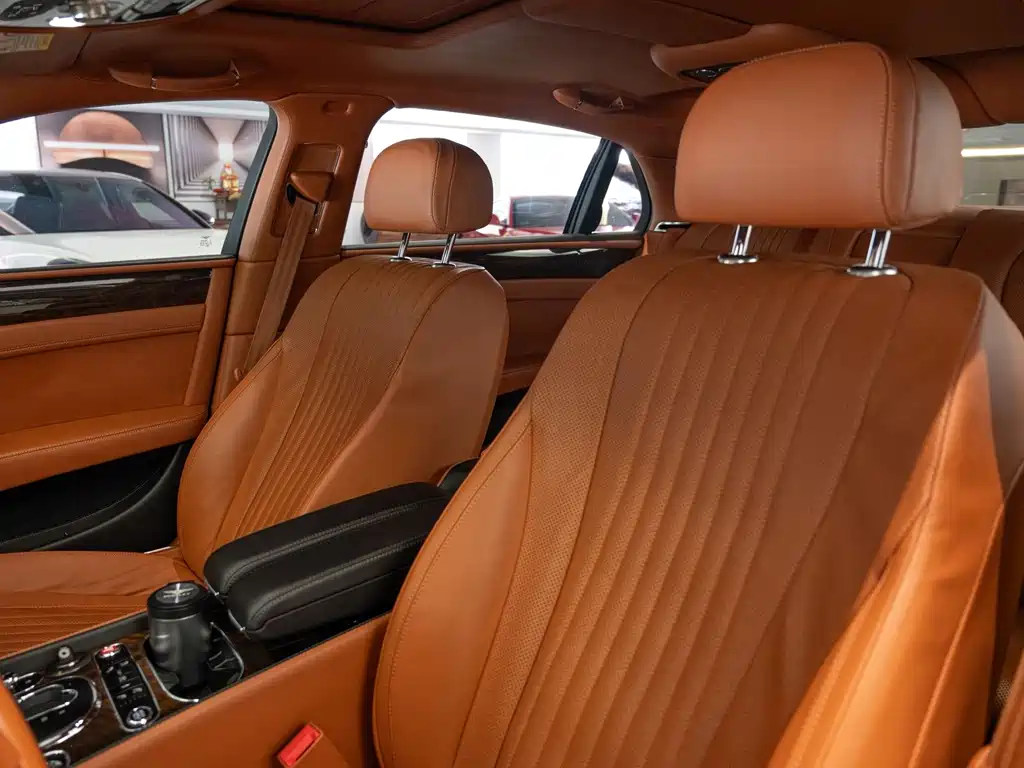 Bentley Flying Spur 2018 — фото 15