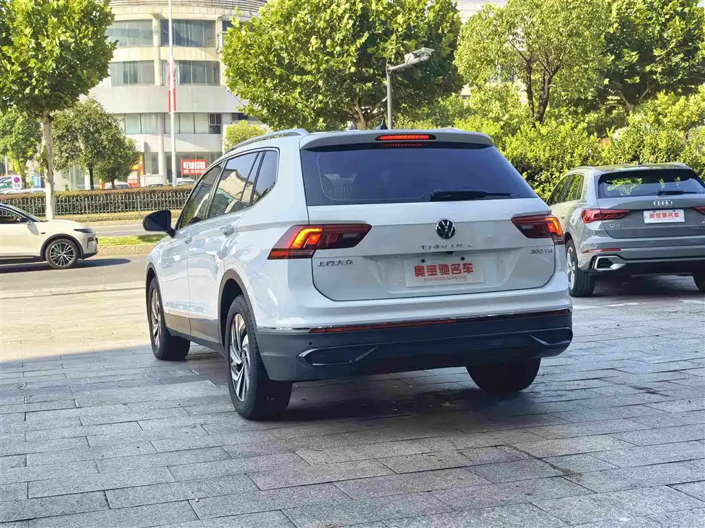 Volkswagen Tiguan L 2025 — фото 9