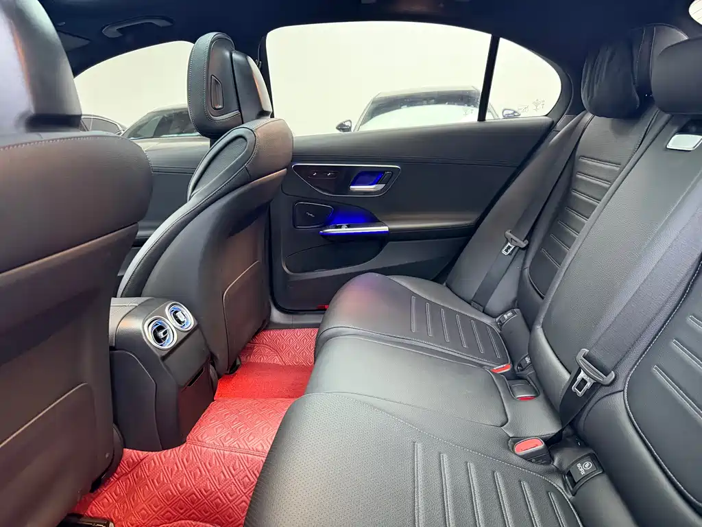 Mercedes-Benz C-Class 2023 — фото 8