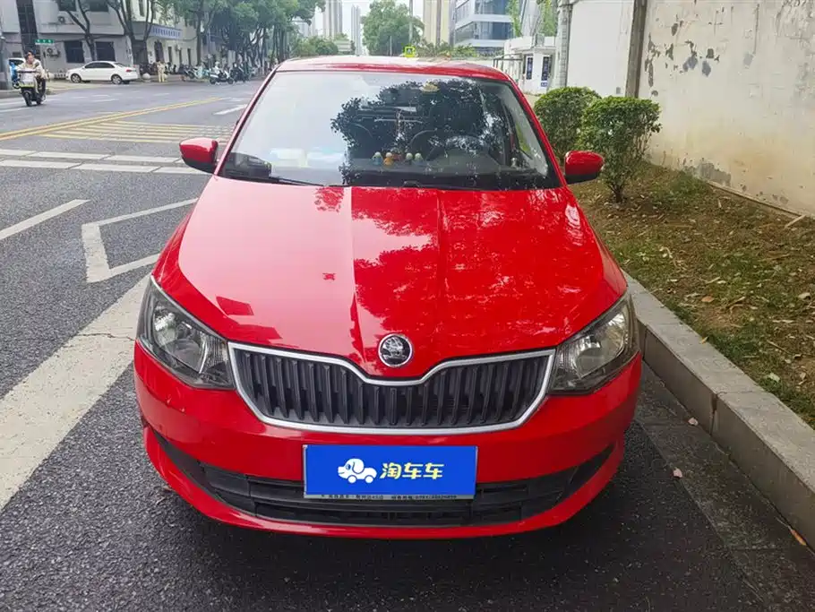 Skoda Fabia 2017 — фото 2