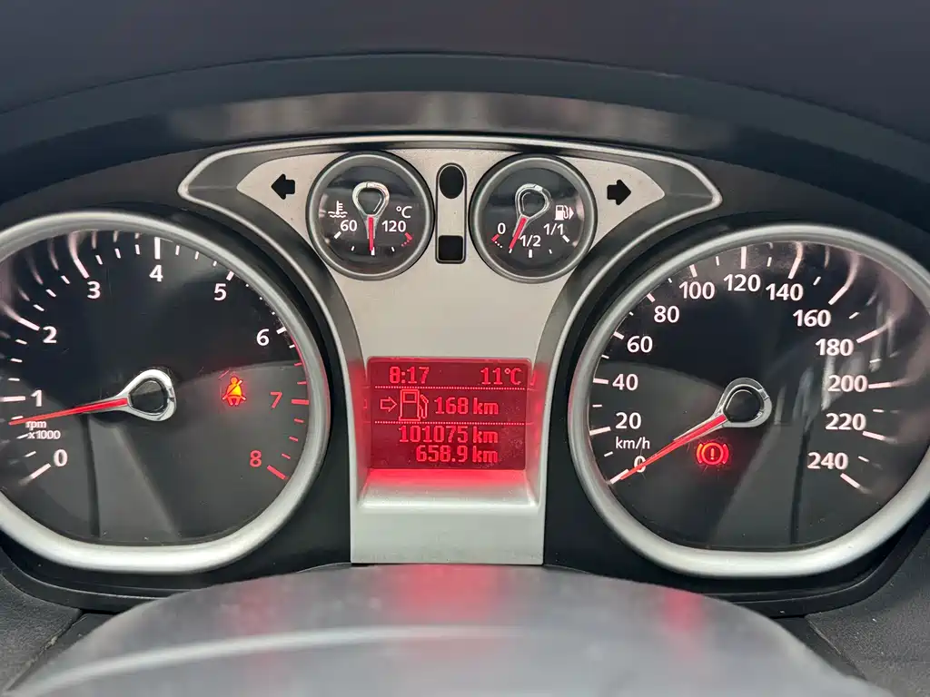 Ford Focus 2015 — фото 10