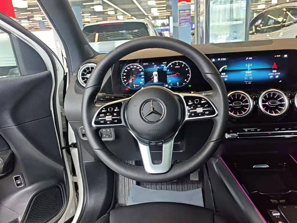 Mercedes-Benz GLA 2023 — фото 11