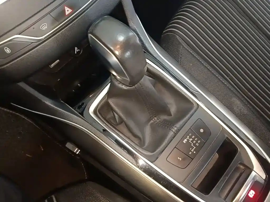Peugeot 408 2017 — фото 14
