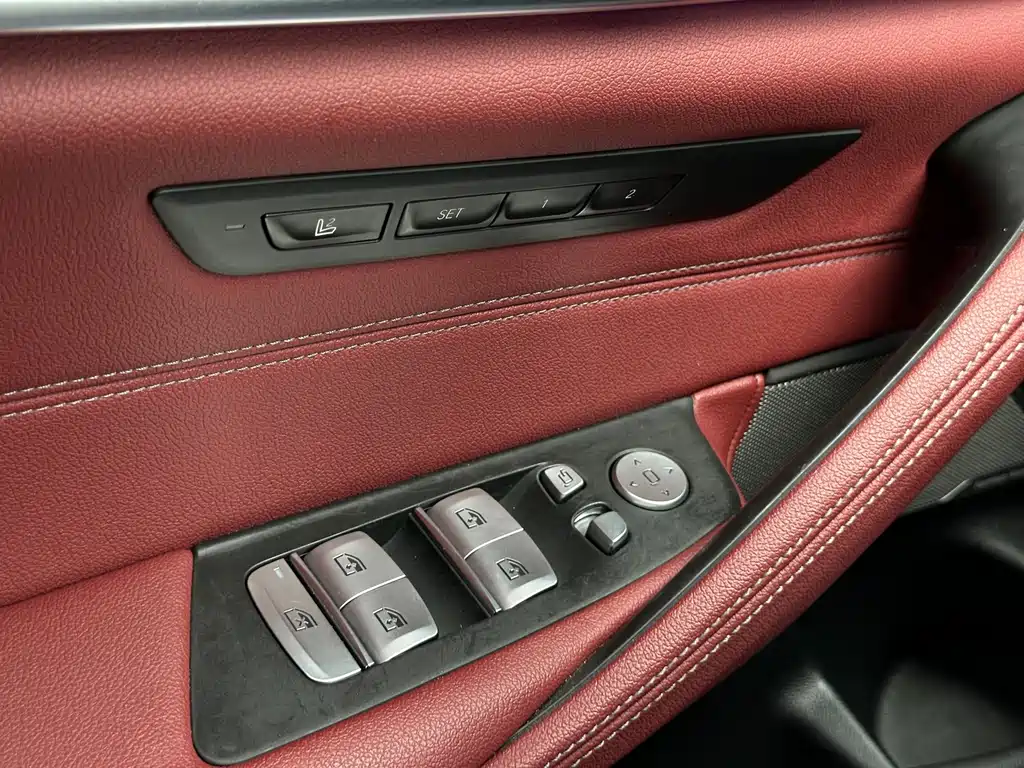 BMW 5 Series 2022 — фото 35