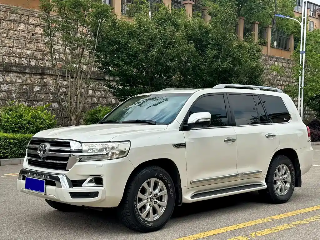 Toyota Land Cruiser 2020 — фото 1