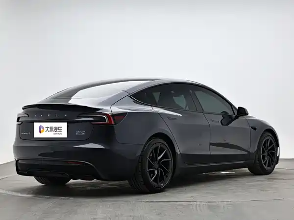 Tesla Model 3 2025