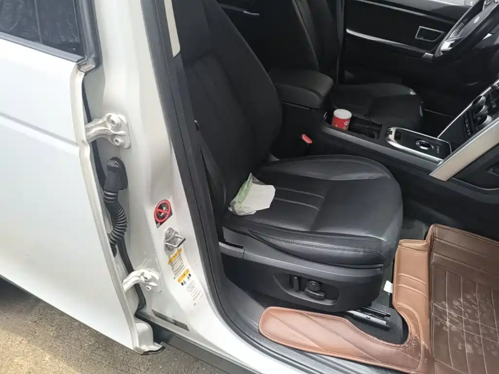 Land Rover Discovery Sport 2017 — фото 25