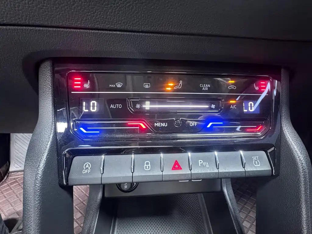 Skoda Karoq 2023 — фото 14