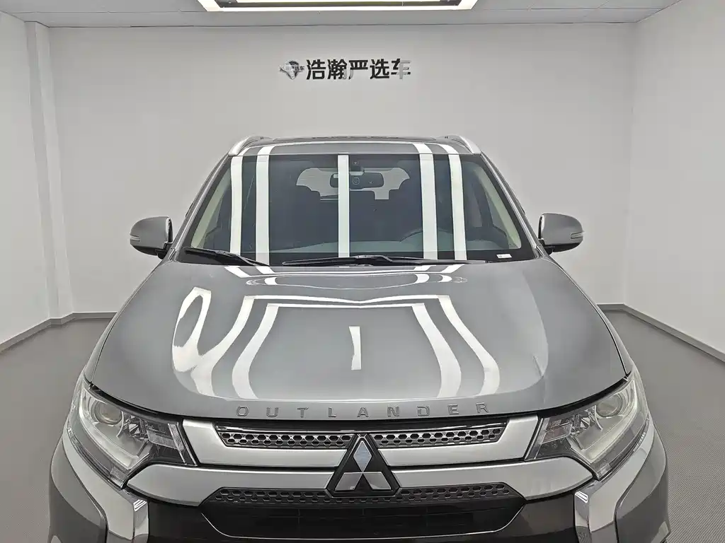 Mitsubishi Outlander 2020 — фото 2