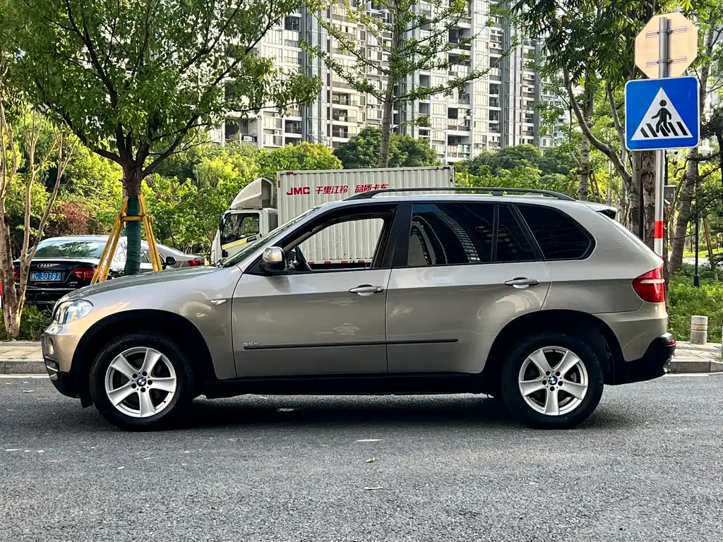 BMW X5 2009 — фото 8