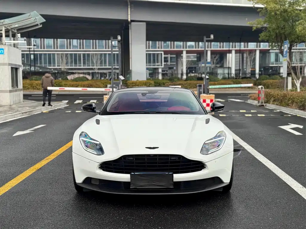 Aston Martin DB11 2020