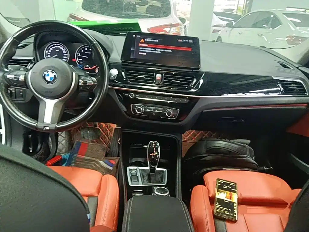 BMW 1 Series 2021 — фото 10