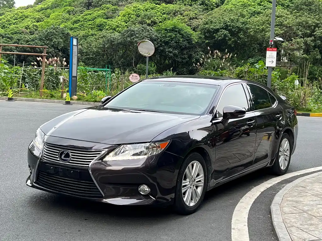 Lexus ES 2014 — фото 1