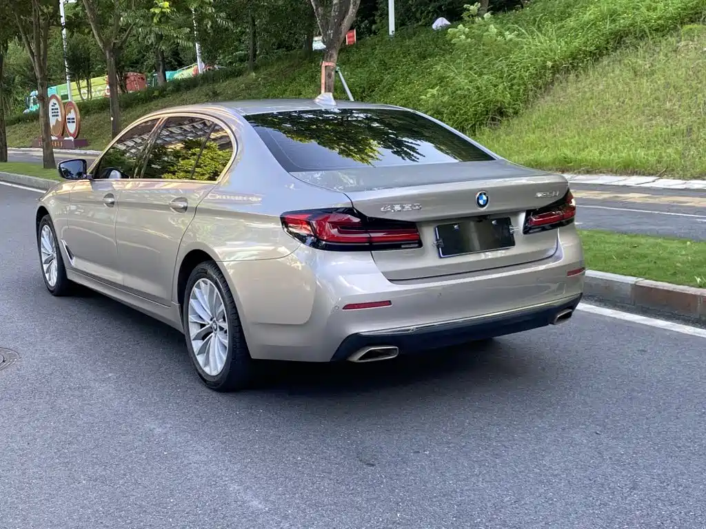 BMW 5 Series 2023 — фото 10