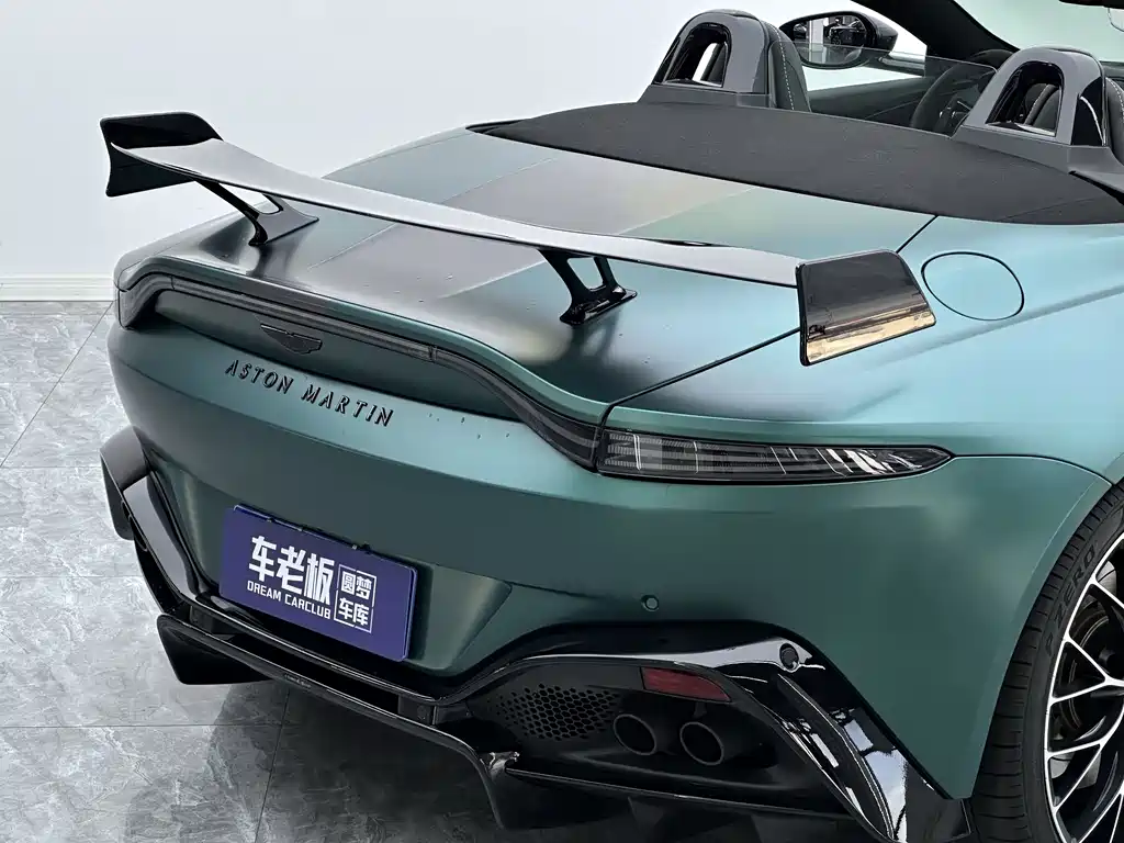 Aston Martin V8 Vantage 2022 — фото 30