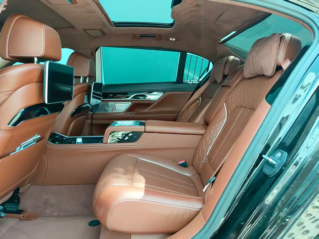 BMW 7 Series 2018 — фото 9