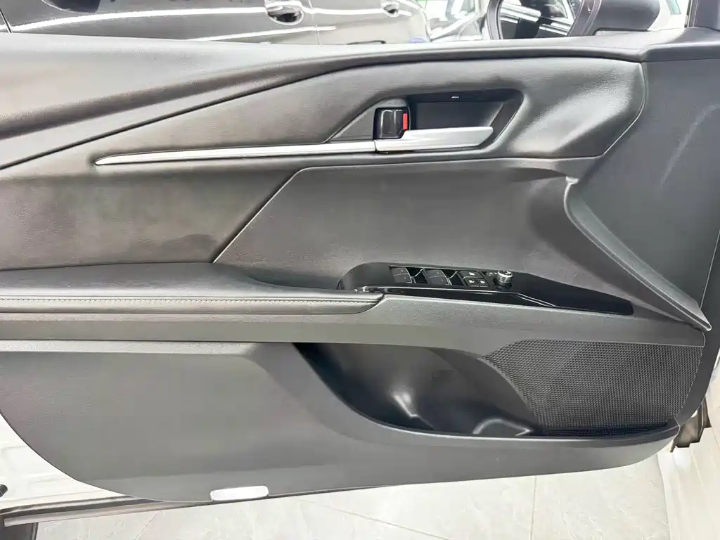 Toyota Camry 2024 — фото 12