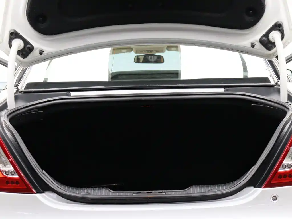 Jaguar XJ 2014 — фото 11
