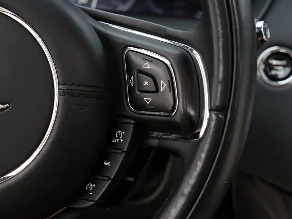 Jaguar XJ 2014 — фото 17