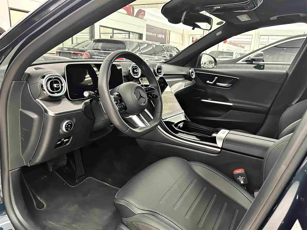 Mercedes-Benz C-Class 2024
