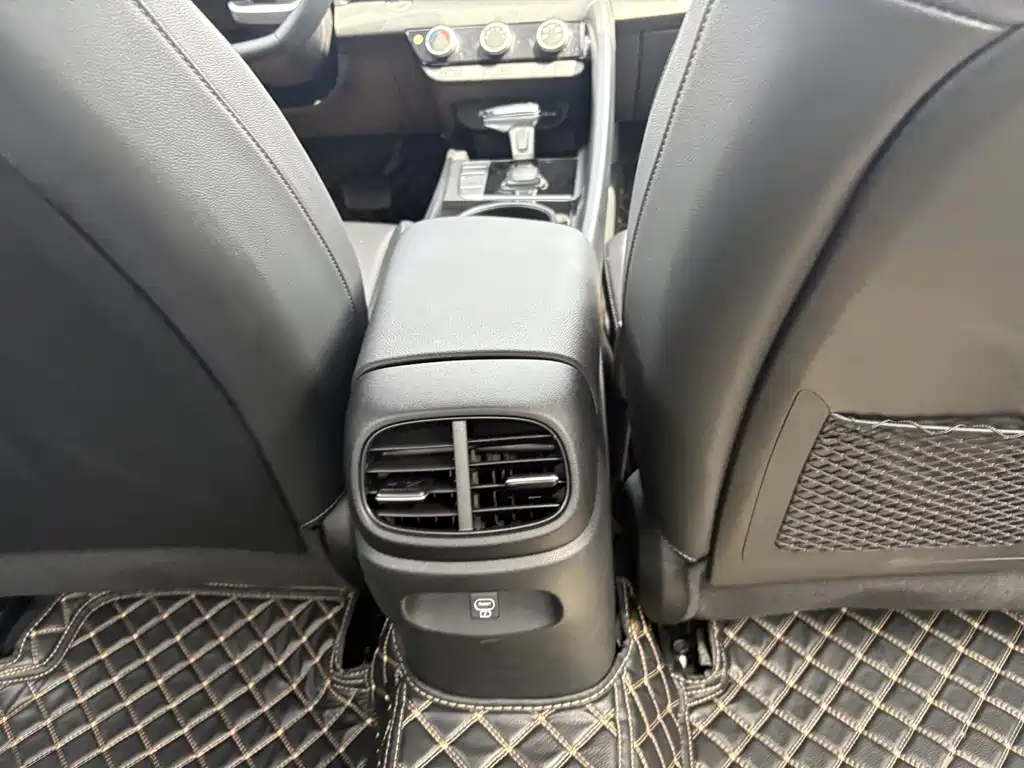 Hyundai Elantra 2023 — фото 15