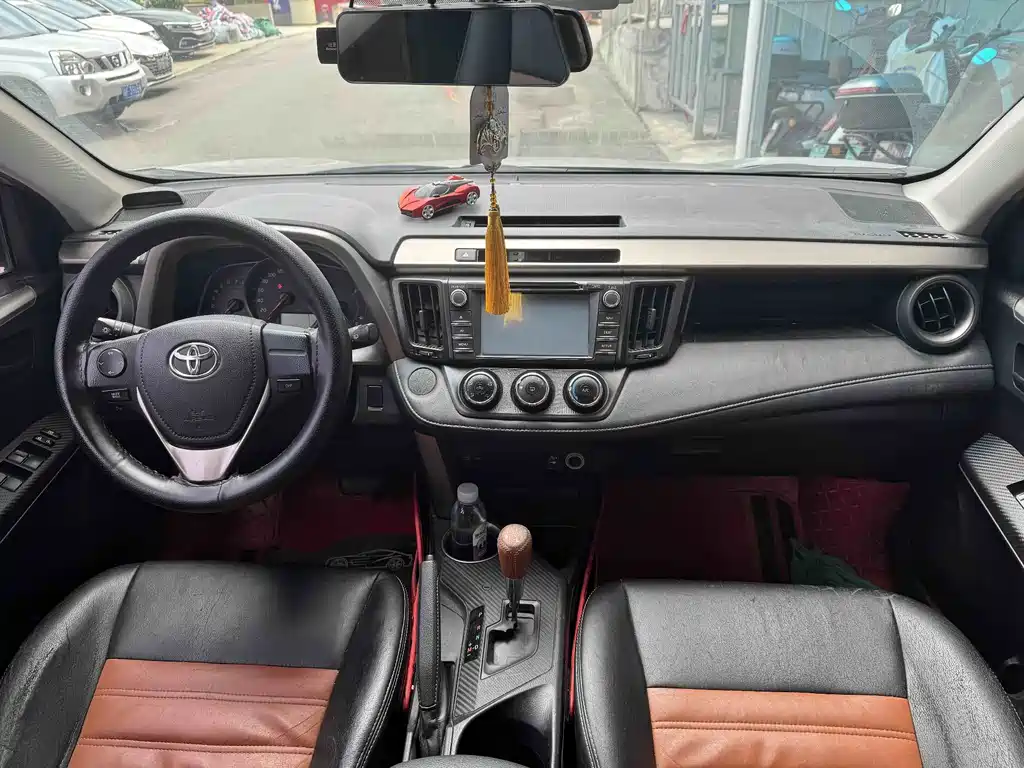 Toyota RAV4 2015