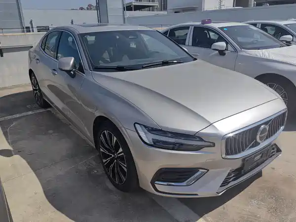 Volvo S60 2025