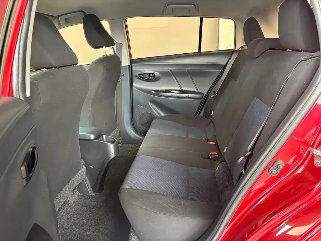 Toyota Yaris L 2017 — фото 9
