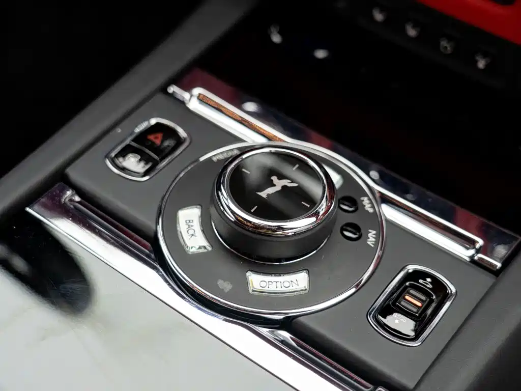 Rolls-Royce Phantom 2018 — фото 19