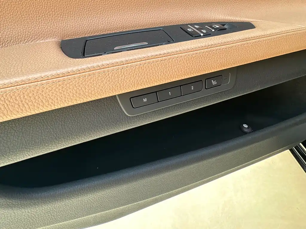 BMW 7 Series 2012 — фото 15