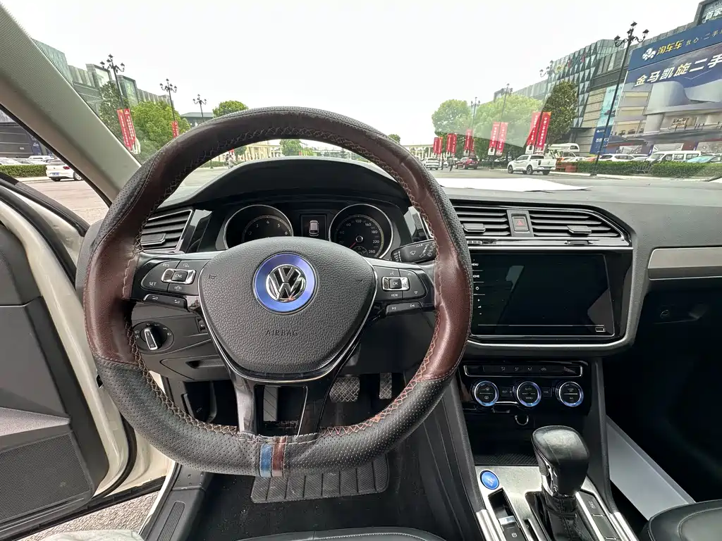 Volkswagen Tiguan L 2020 — фото 14