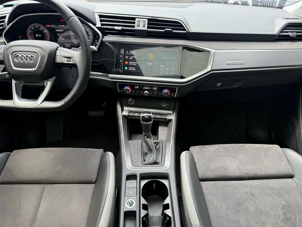 Audi Q3 2023 — фото 16