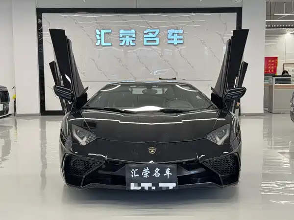 Lamborghini Aventador 2011