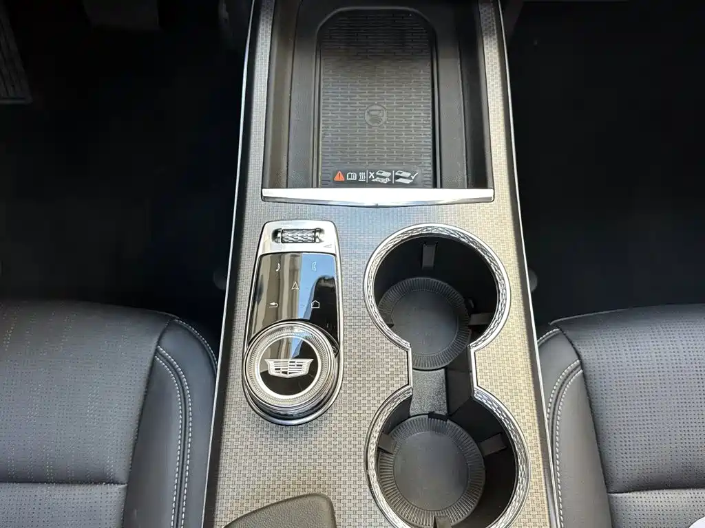 Cadillac XT5 2025 — фото 15