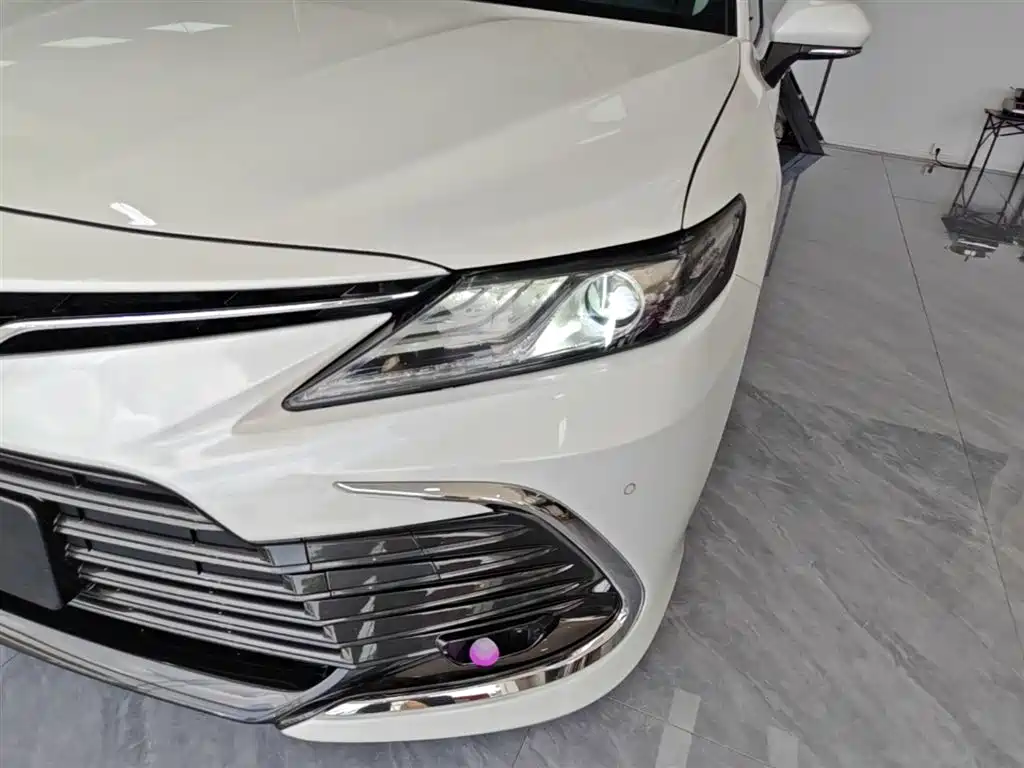 Toyota Camry 2022 — фото 24